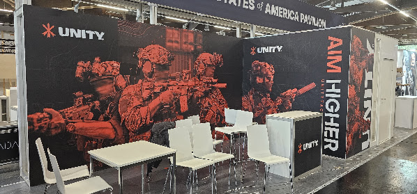 Großformatig gestalteter Messestand